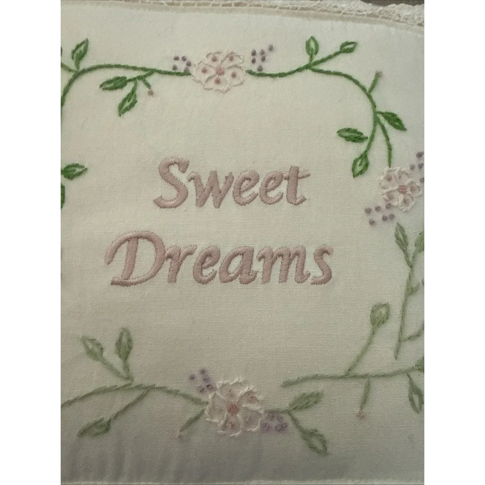 Vintage Sweet Dreams Applied Embroidery‎ Flower Throw Pillow with Edging